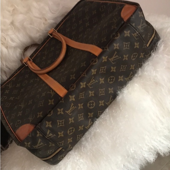 LV CARRY ON - Picture 2 of 5